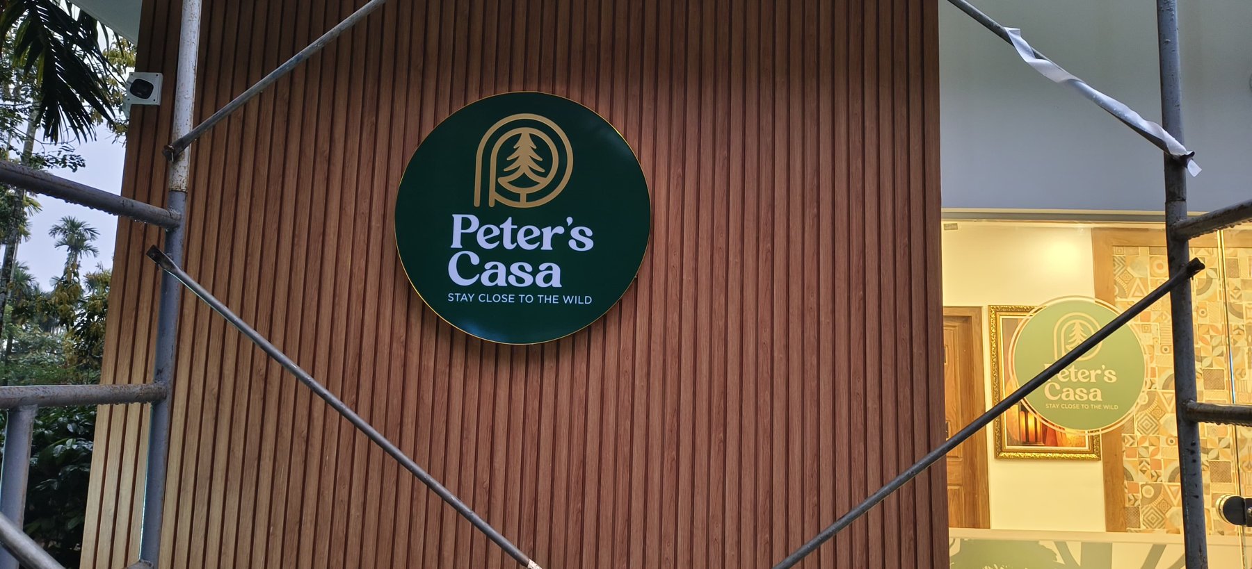 Peter's Casa sign on the wooden wall